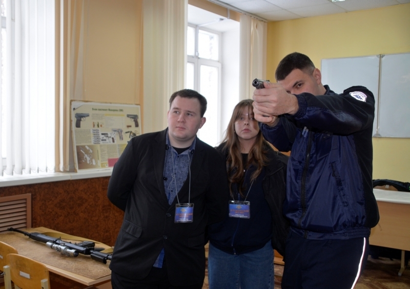 Студенты прошли «Курс молодого полицейского» в центре профподготовки УМВД