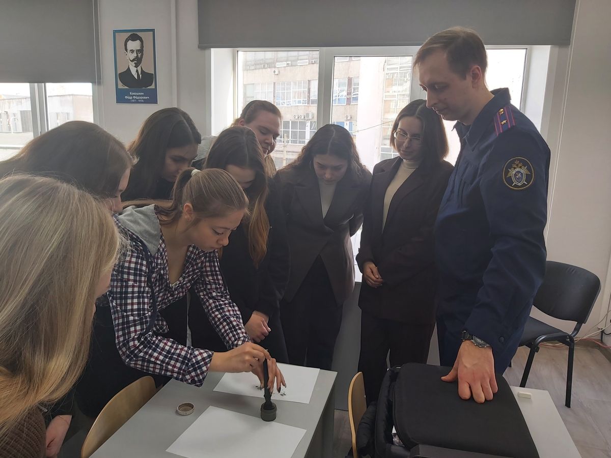 Студенты узнали о «невидимых» уликах и раскрытии дел прошлых 