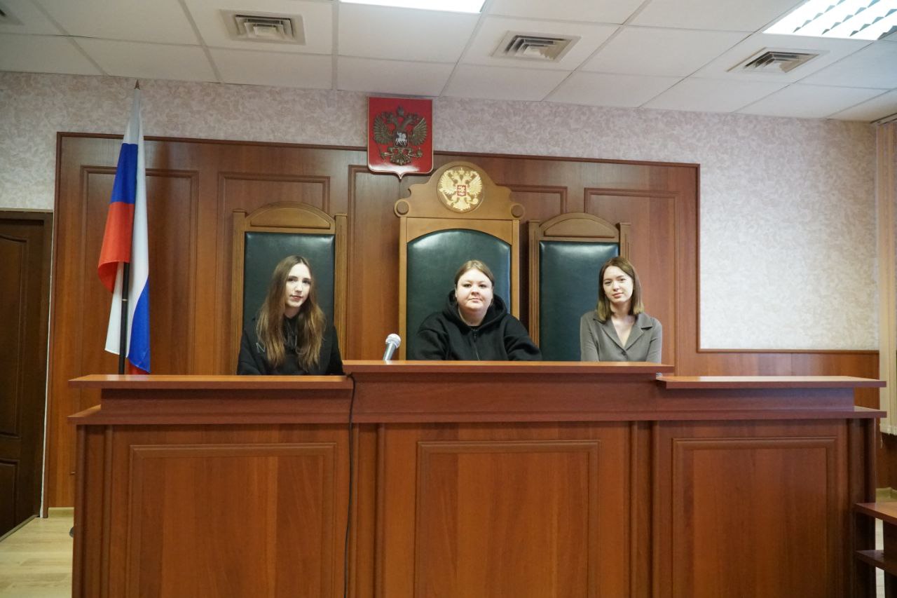 Студенты побывали на заседании апелляционной инстанции Смоленского областного суда и прикоснулись к истории Фемиды