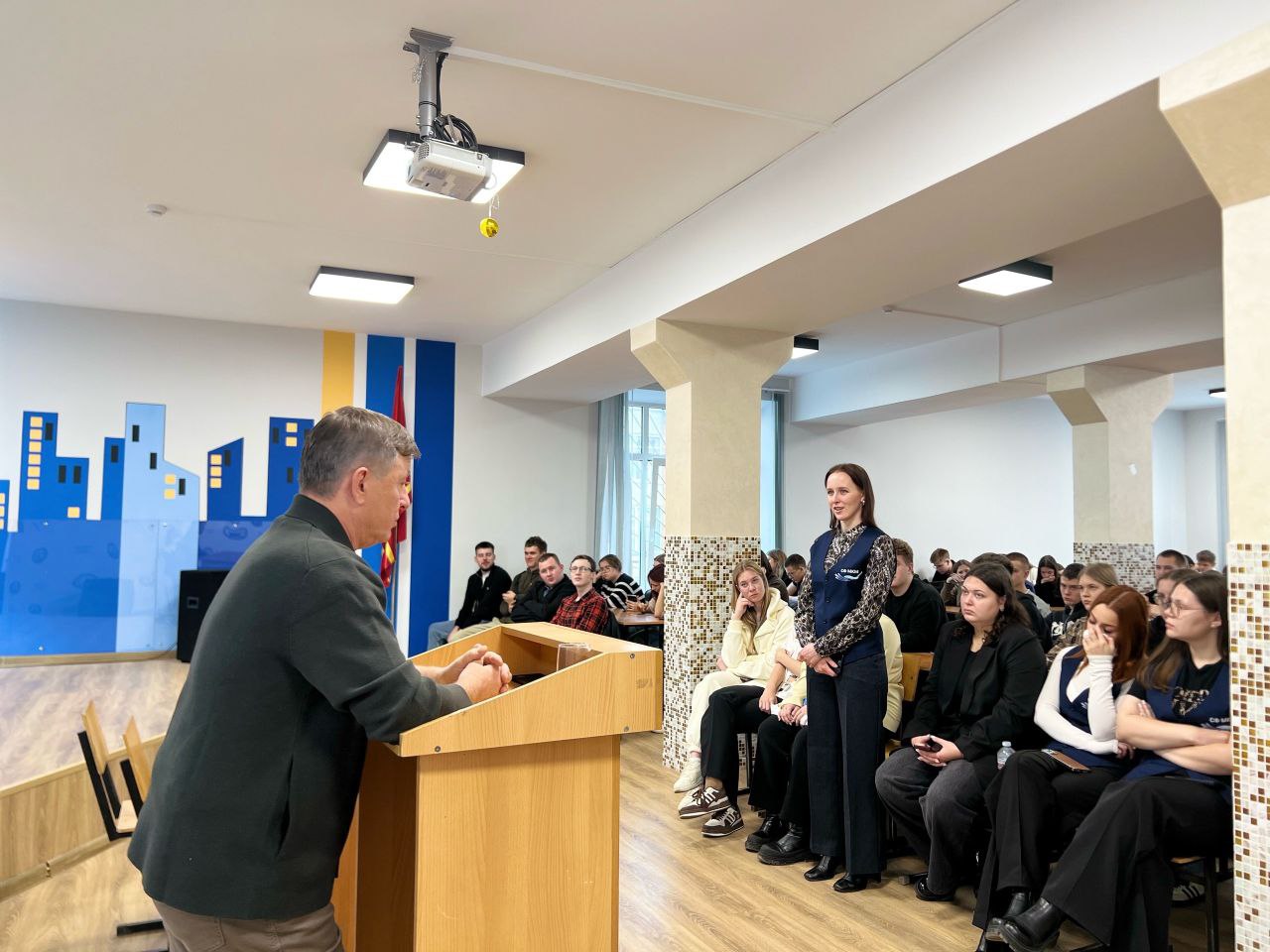 Встреча с заведующим кафедры цифрового права и информационных технологий из головного вуза, к.в.н., доцентом Д.А. Сингилевичем.