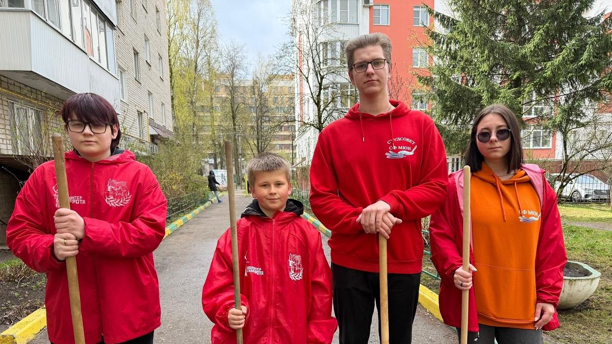 Студенты приняли участие в социально значимой акции по благоустройству городской территории
