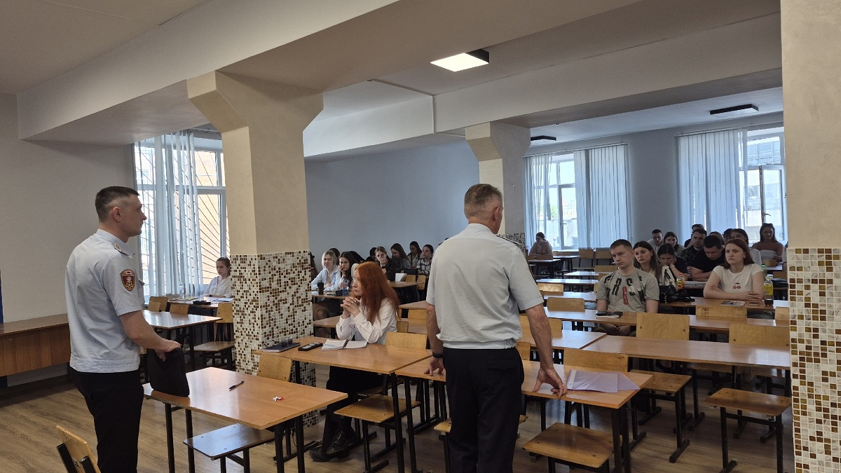 Представители Управления вневедомственной охраны рассказали студентам о службе в Росгвардии